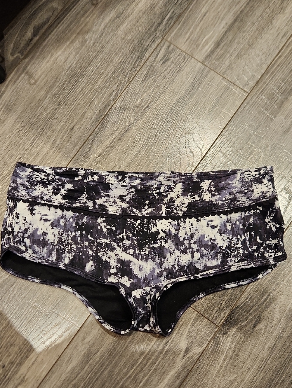 EUC Athleta Women's Sz M Shorts